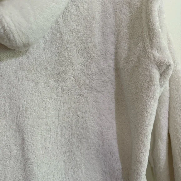 Women’s LThe North Face Women's White and Gray Teddy Jacket: adventure outdoors - Picture 9 of 14